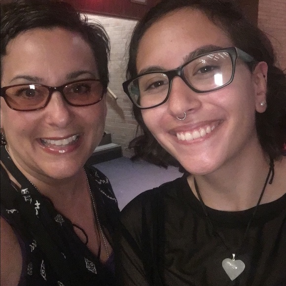 Meet your Posher, Julie - Picture 1 of 1